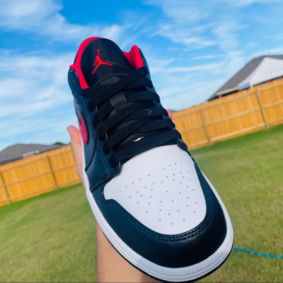 Air Jordan 1 Low - Picture 3 of 10